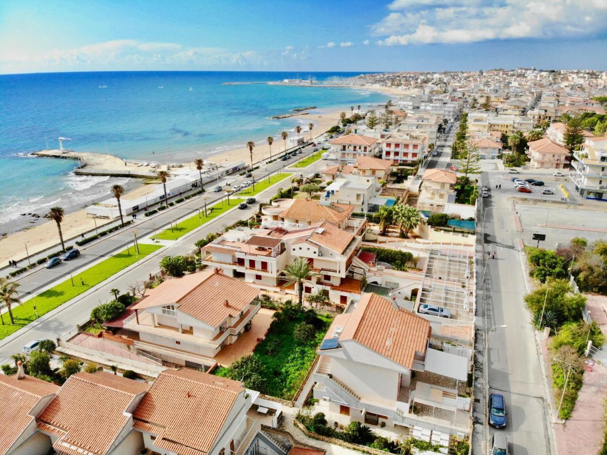BeachFront Rooms Marina di Ragusa Buitenkant foto